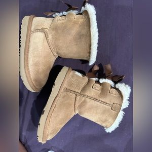 Toddler Bailey bow uggs